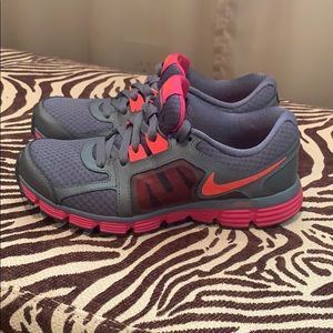 Nike Dual Fusion ST2